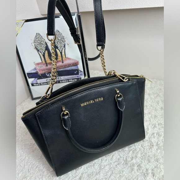 Michael Kors Ellis Large Satchel. - Picture 8 of 13